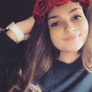 Meet your Posher, Holly